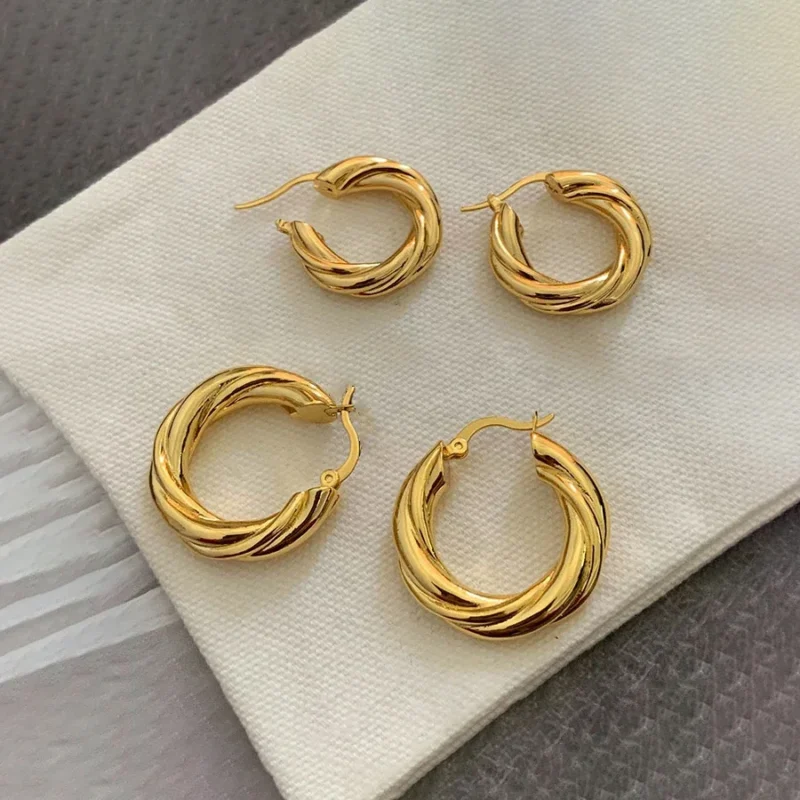 SOFTPIG Metal 18K Gold Twist Round Hoop Earrings for Women Fashion Jewelry High Luxury Vintage Accessories